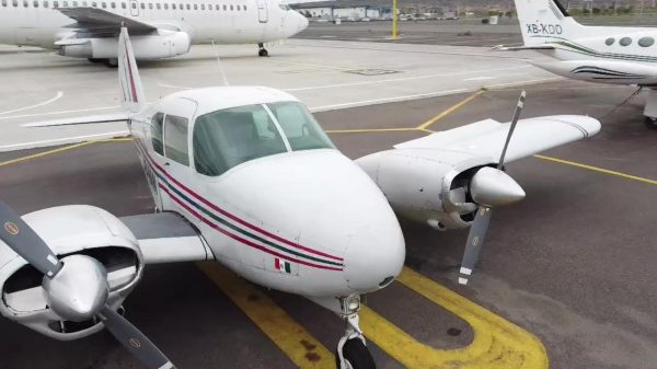 PA-23-150 Apache de PRAAT, foto 2 de 4
