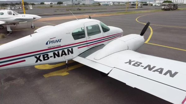 PA-23-150 Apache de PRAAT, foto 3 de 4
